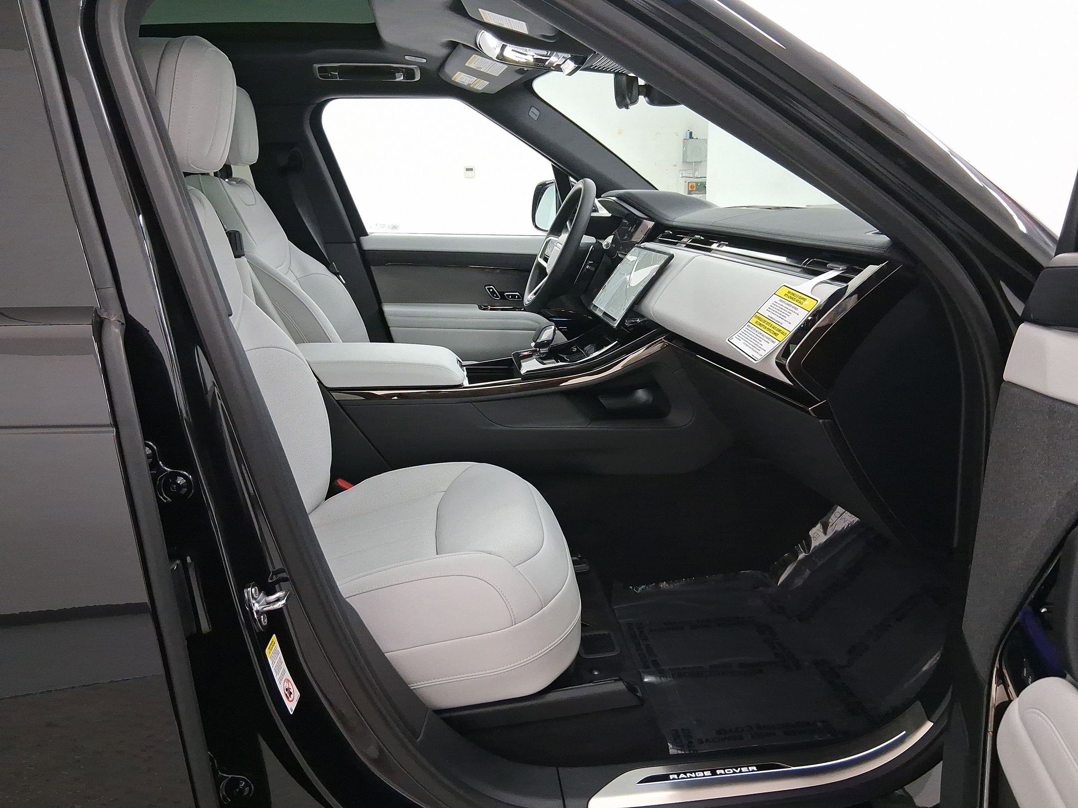 New 2026 Land Rover Range Rover Sport SE AWD/4WD image 30