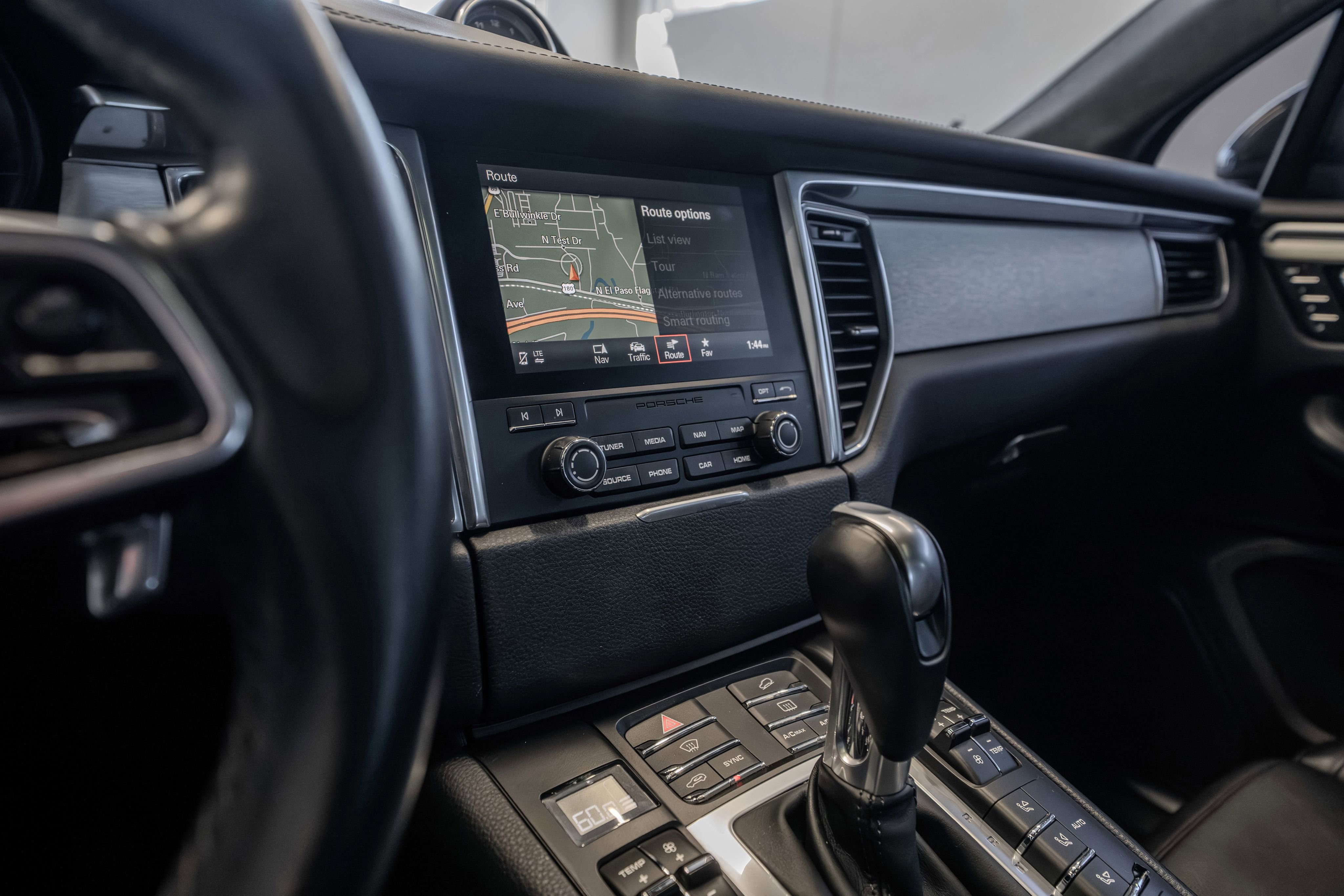 Used 2018 Porsche Macan Turbo w/ Premium Package Plus image 28