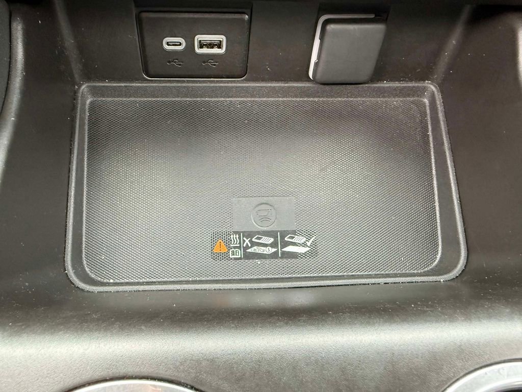 Used 2024 Chevrolet Suburban RST w/ Luxury Package image 25