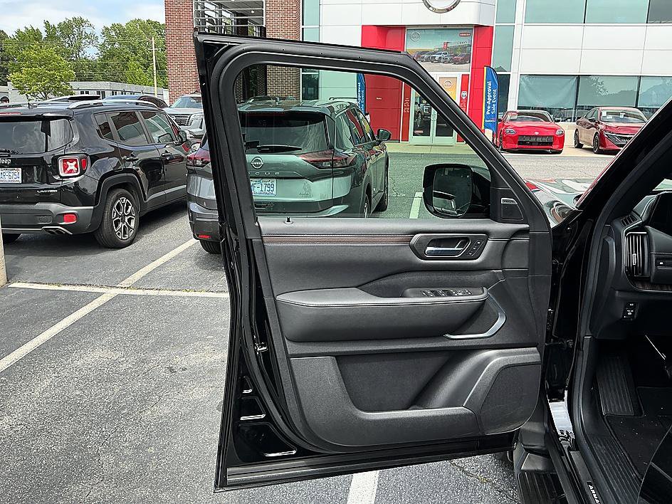 Certified 2025 Nissan Armada Platinum AWD/4WD image 13