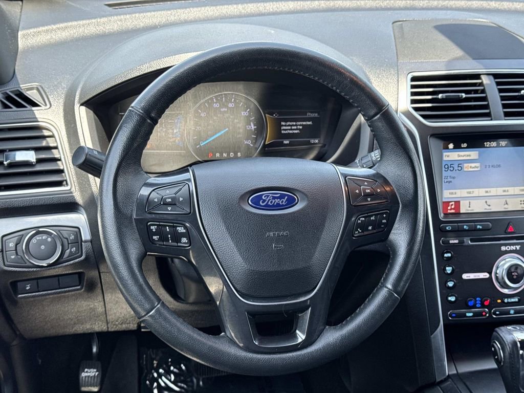 Used 2018 Ford Explorer Limited w/ Equipment Group 301A FWD image 7