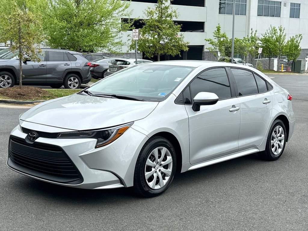 Used 2024 Toyota Corolla LE FWD image 2