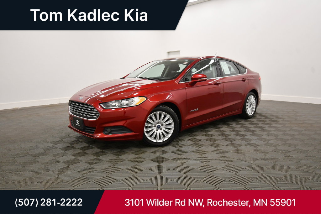 Used 2016 Ford Fusion SE FWD image 1