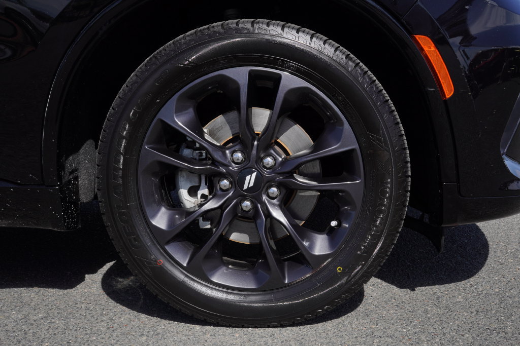 Certified 2025 Dodge Durango GT w/ Blacktop Package RWD image 11