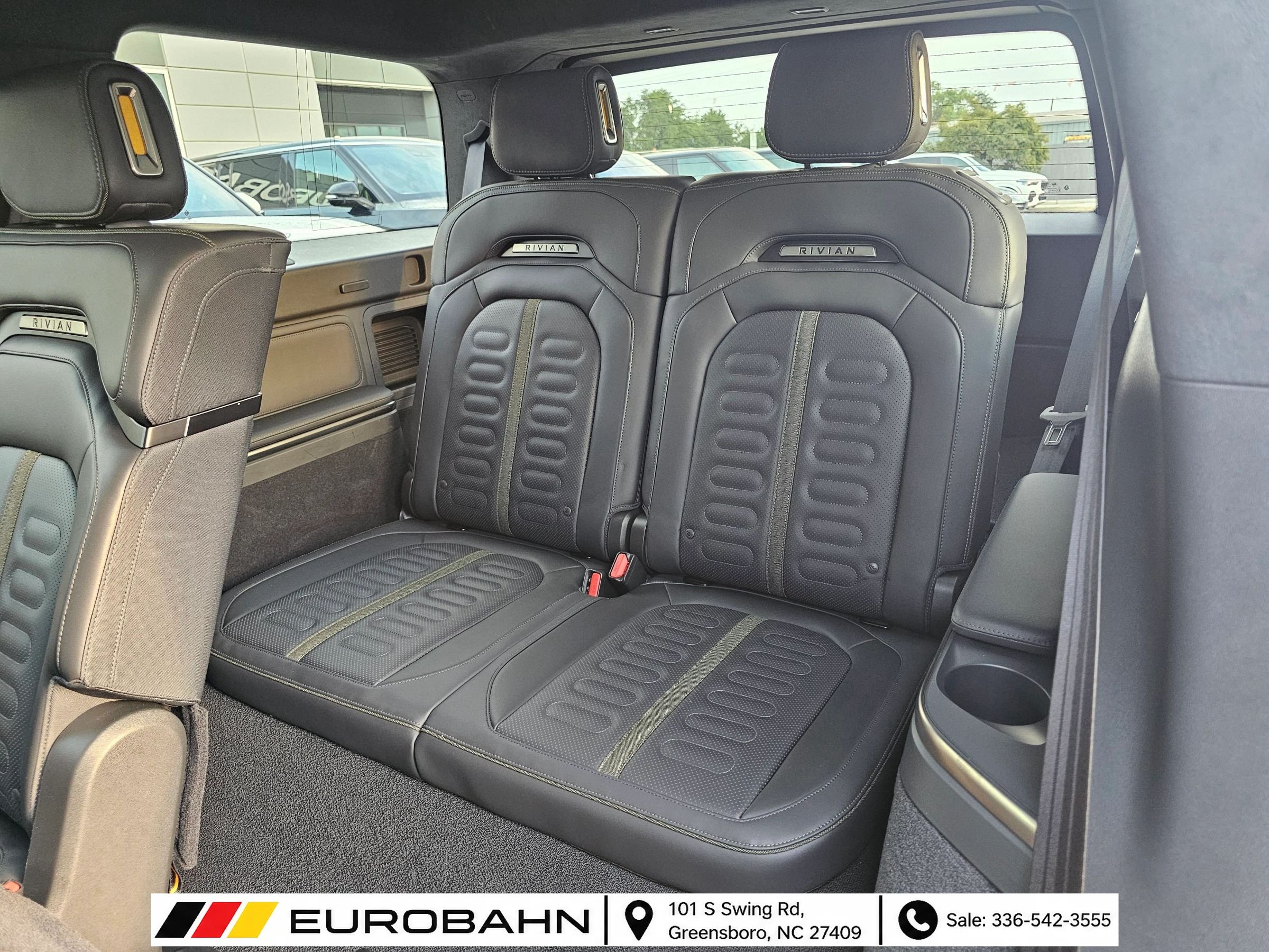 Used 2025 Rivian R1S Adventure Dual AWD/4WD image 25