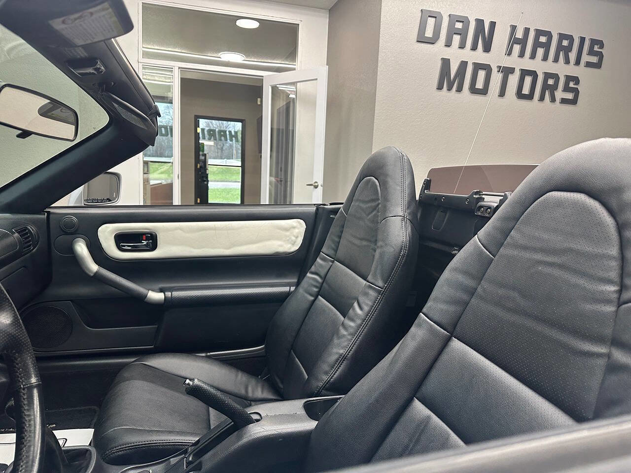 Used 2001 Toyota MR2 RWD image 18