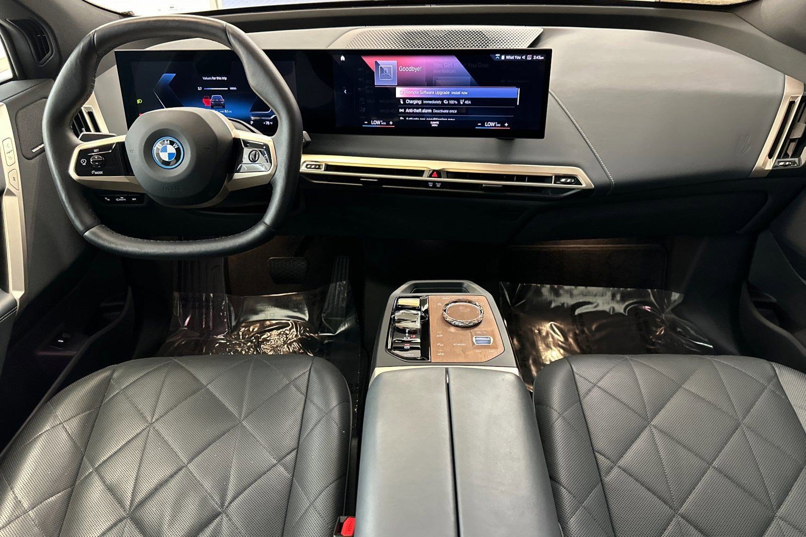 Used 2023 BMW iX xDrive50 w/ Premium Package AWD/4WD image 28