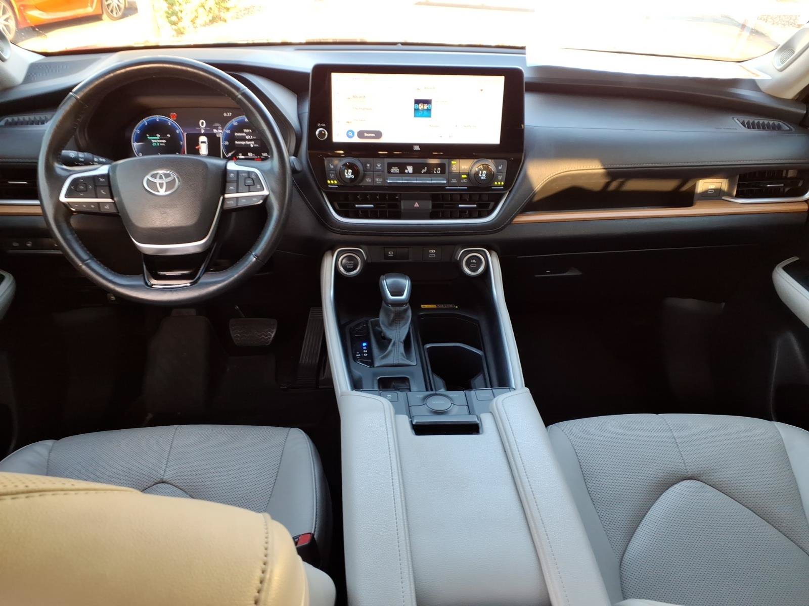 Certified 2024 Toyota Grand Highlander FWD image 11