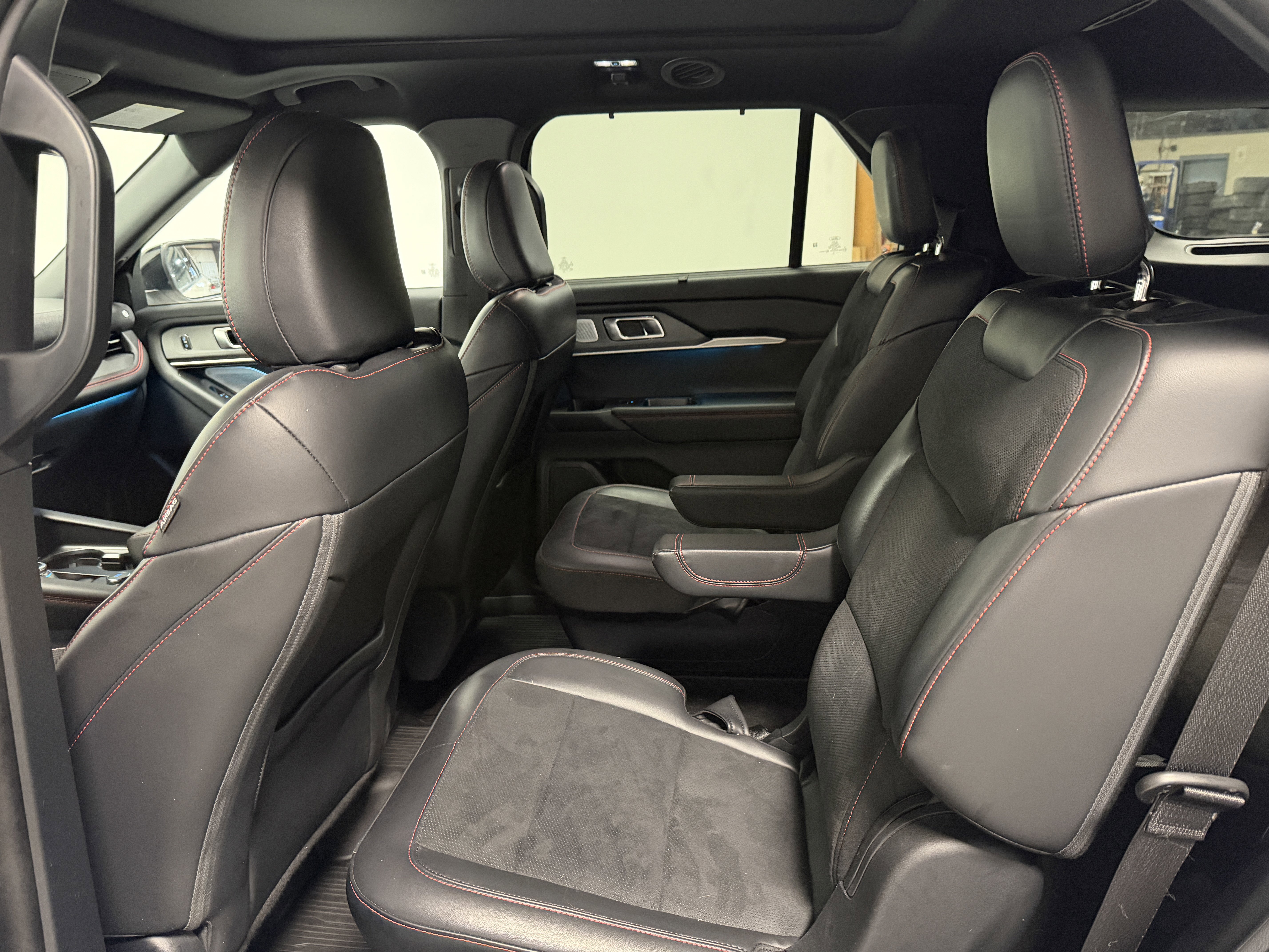 Used 2025 Ford Explorer ST image 28