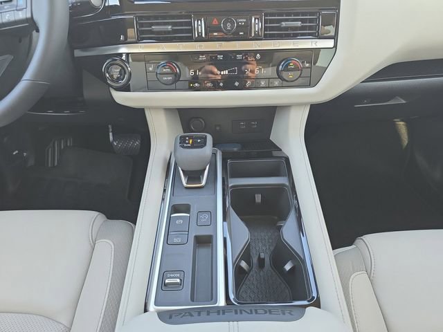 New 2026 Nissan Pathfinder SL image 3