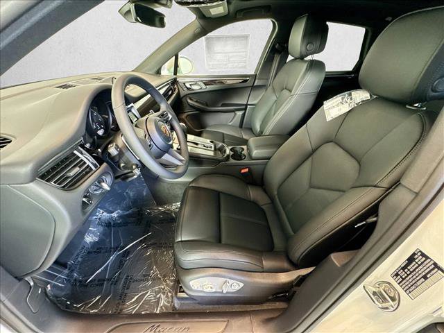 Used 2026 Porsche Macan AWD/4WD image 5