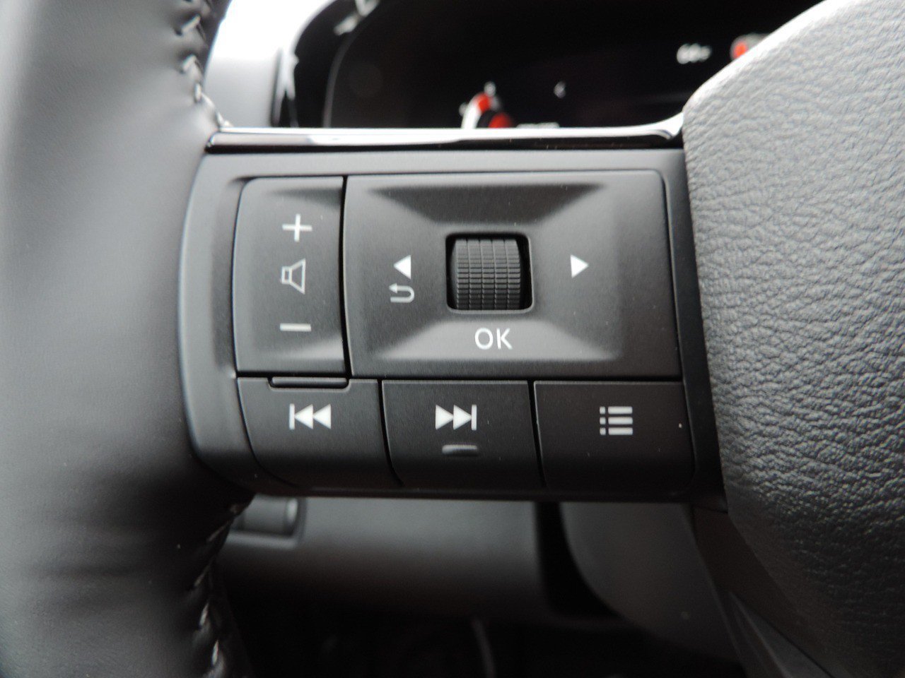 New 2026 Nissan Pathfinder SL w/ SL Premium Package FWD image 27
