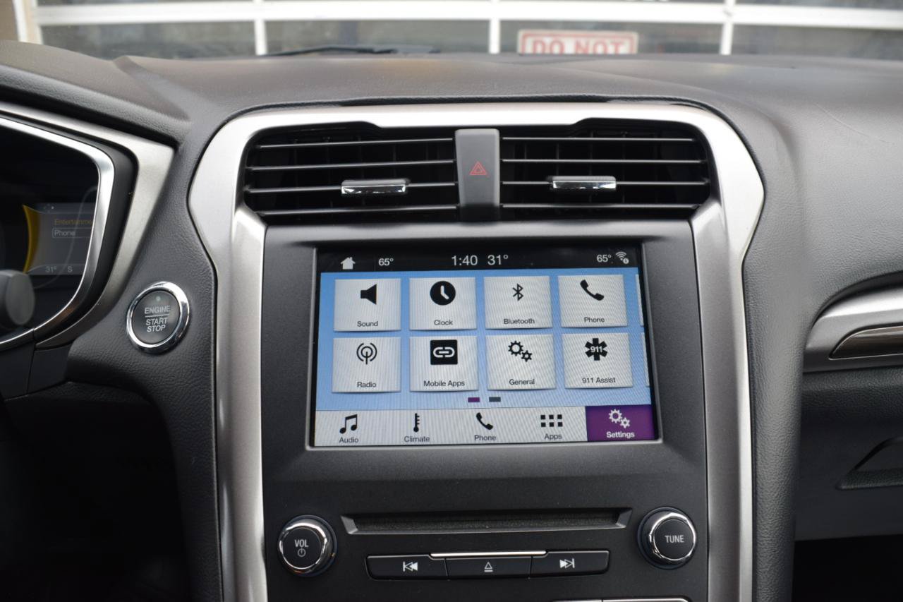 Used 2017 Ford Fusion SE w/ Fusion SE Technology Package FWD image 23