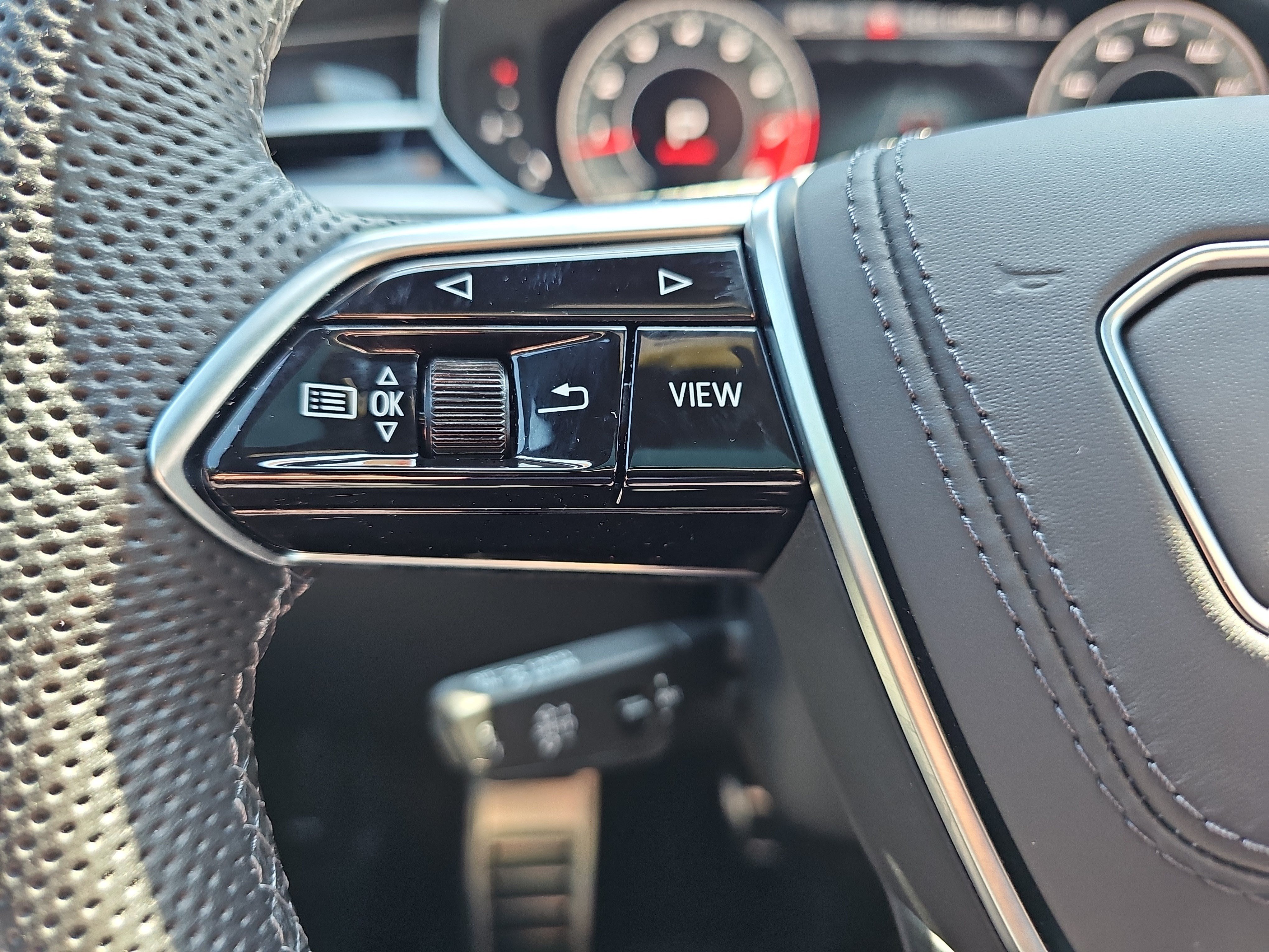 Used 2025 Audi S8 AWD/4WD image 18