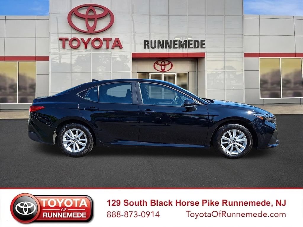 Used 2025 Toyota Camry LE FWD image 7