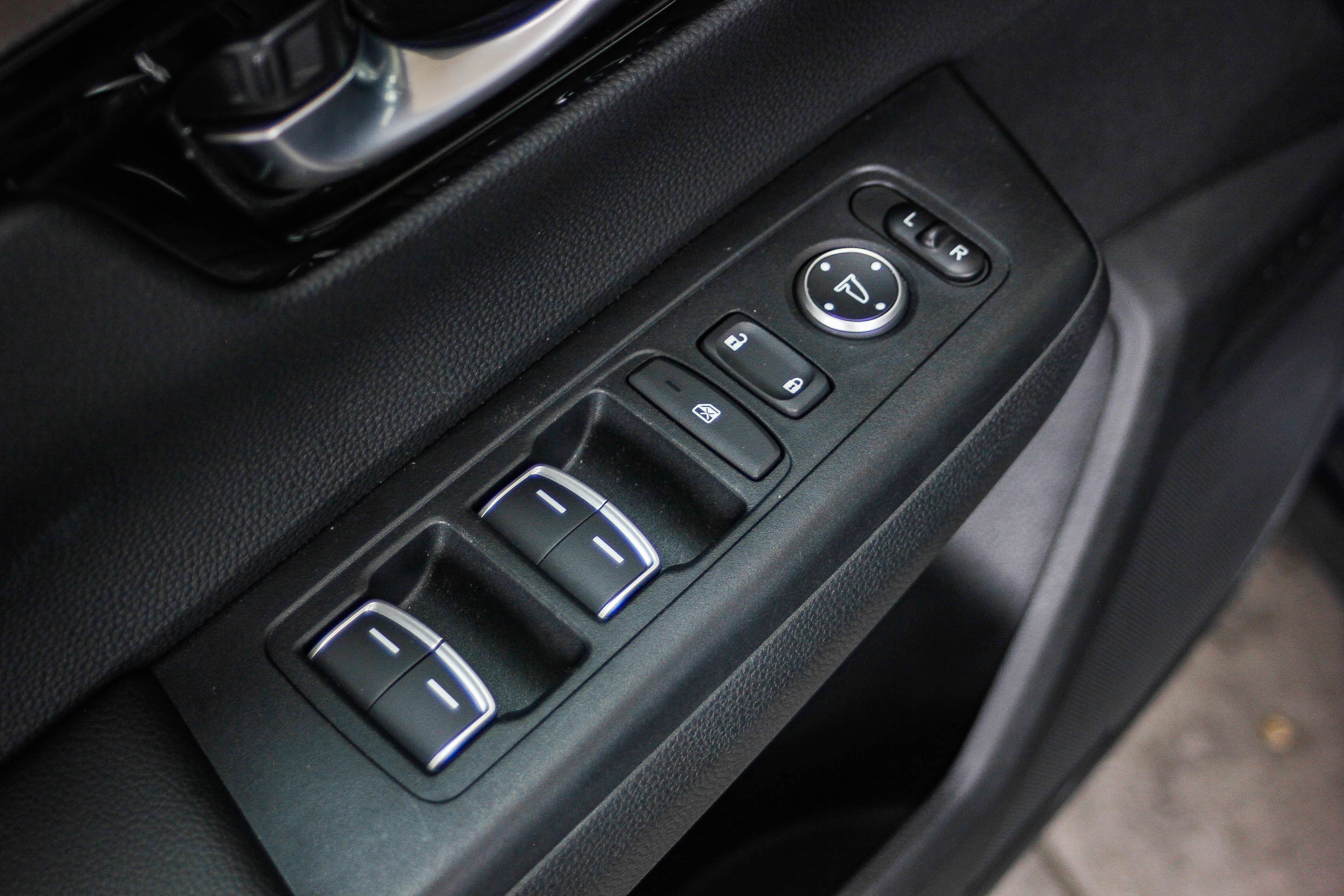 Used 2025 Honda CR-V EX-L image 25