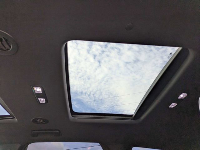 Used 2023 Buick Enclave Avenir image 18