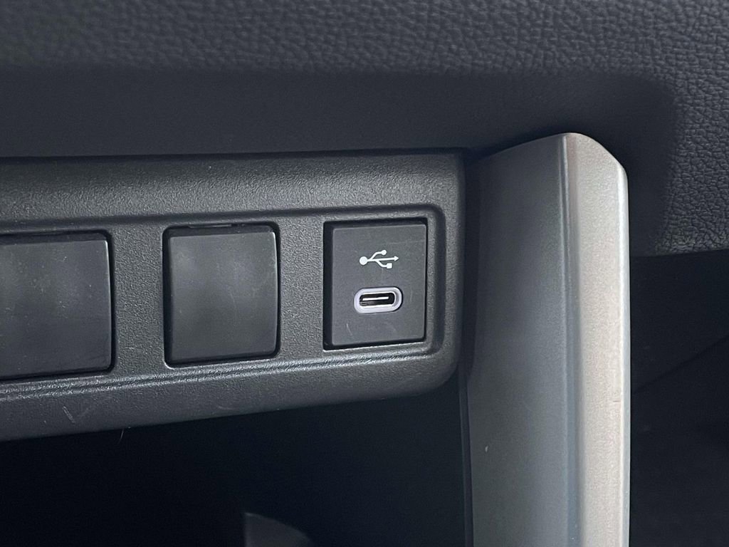 Used 2024 Toyota Corolla Cross SE image 19