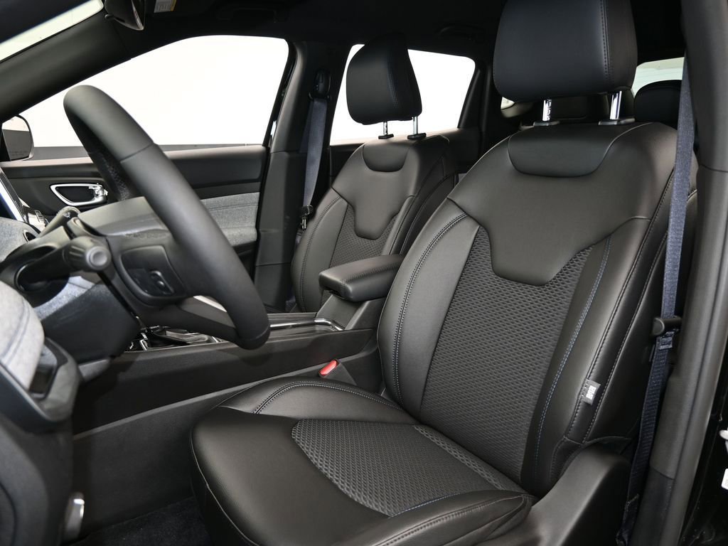 Used 2025 Jeep Compass Latitude image 10