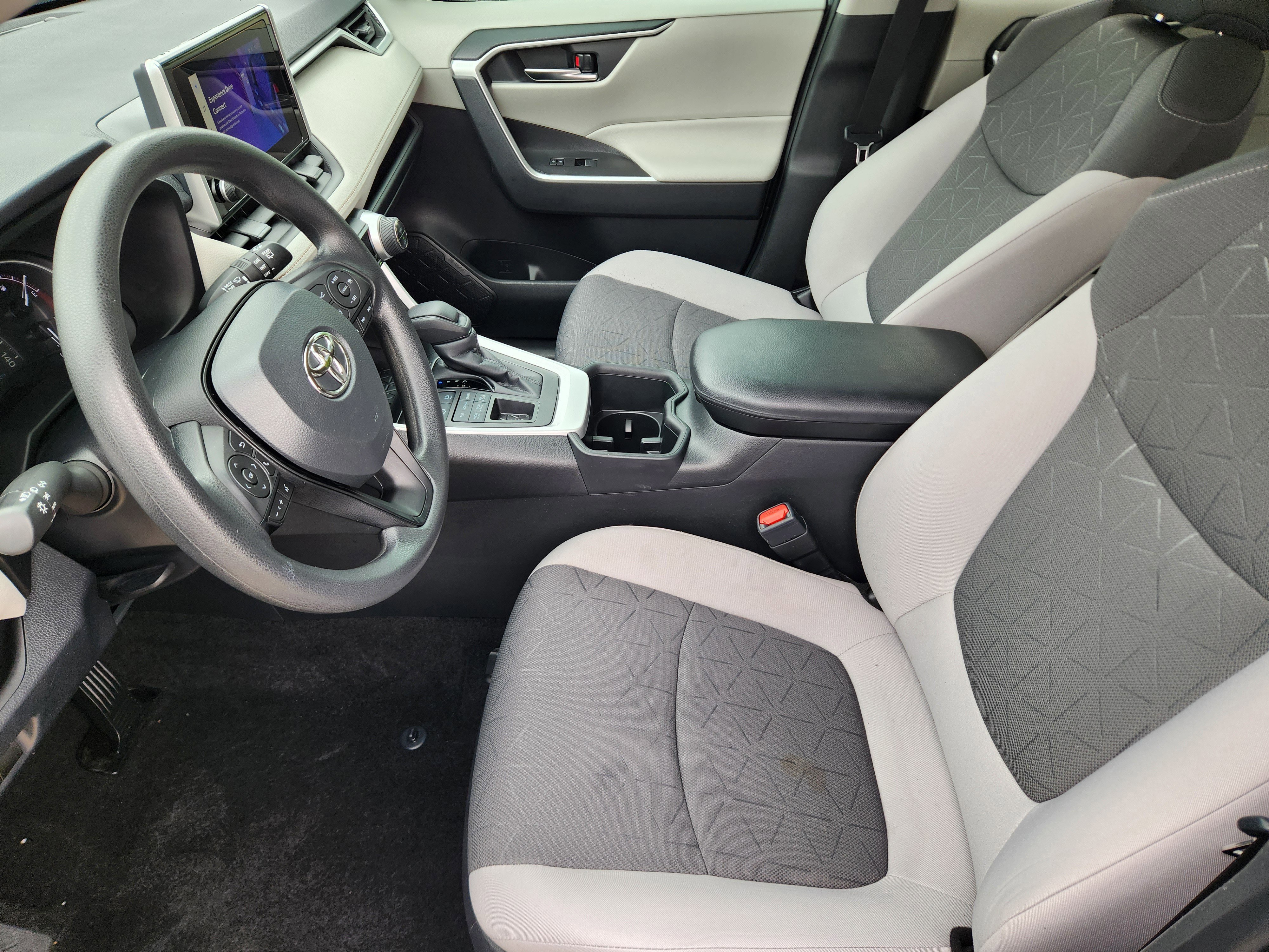 Used 2024 Toyota RAV4 XLE image 5