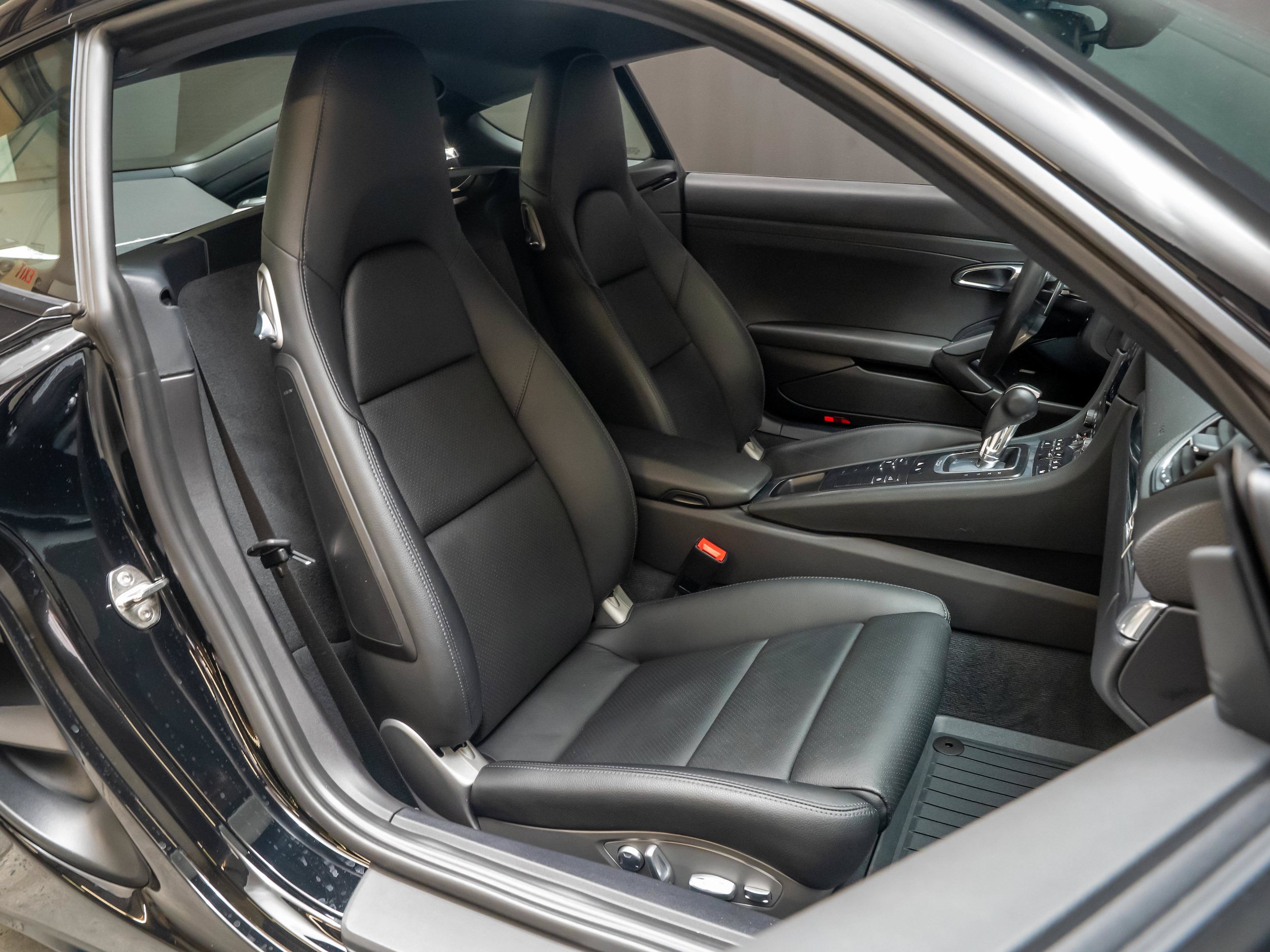 Certified 2018 Porsche 718 Cayman RWD image 29