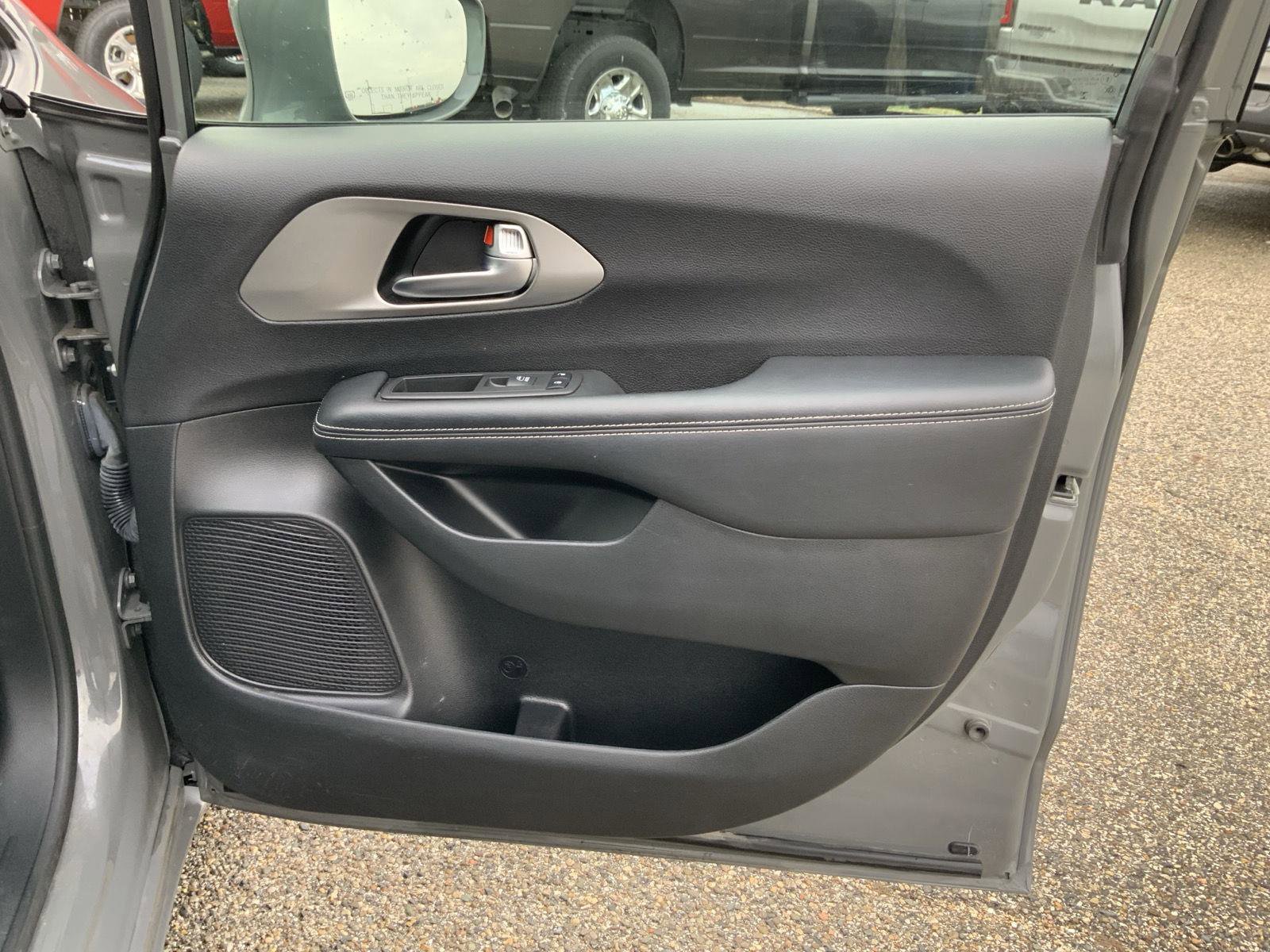 Used 2021 Chrysler Pacifica Limited w/ S Appearance Package image 63