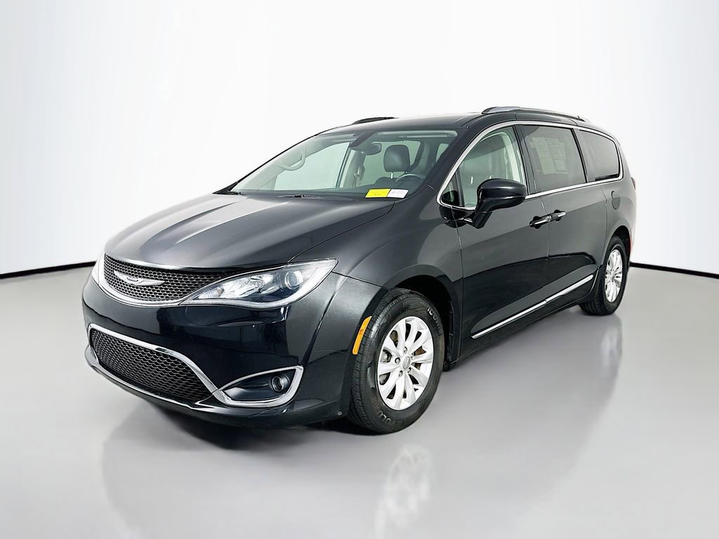 Used 2019 Chrysler Pacifica Touring-L FWD image 3