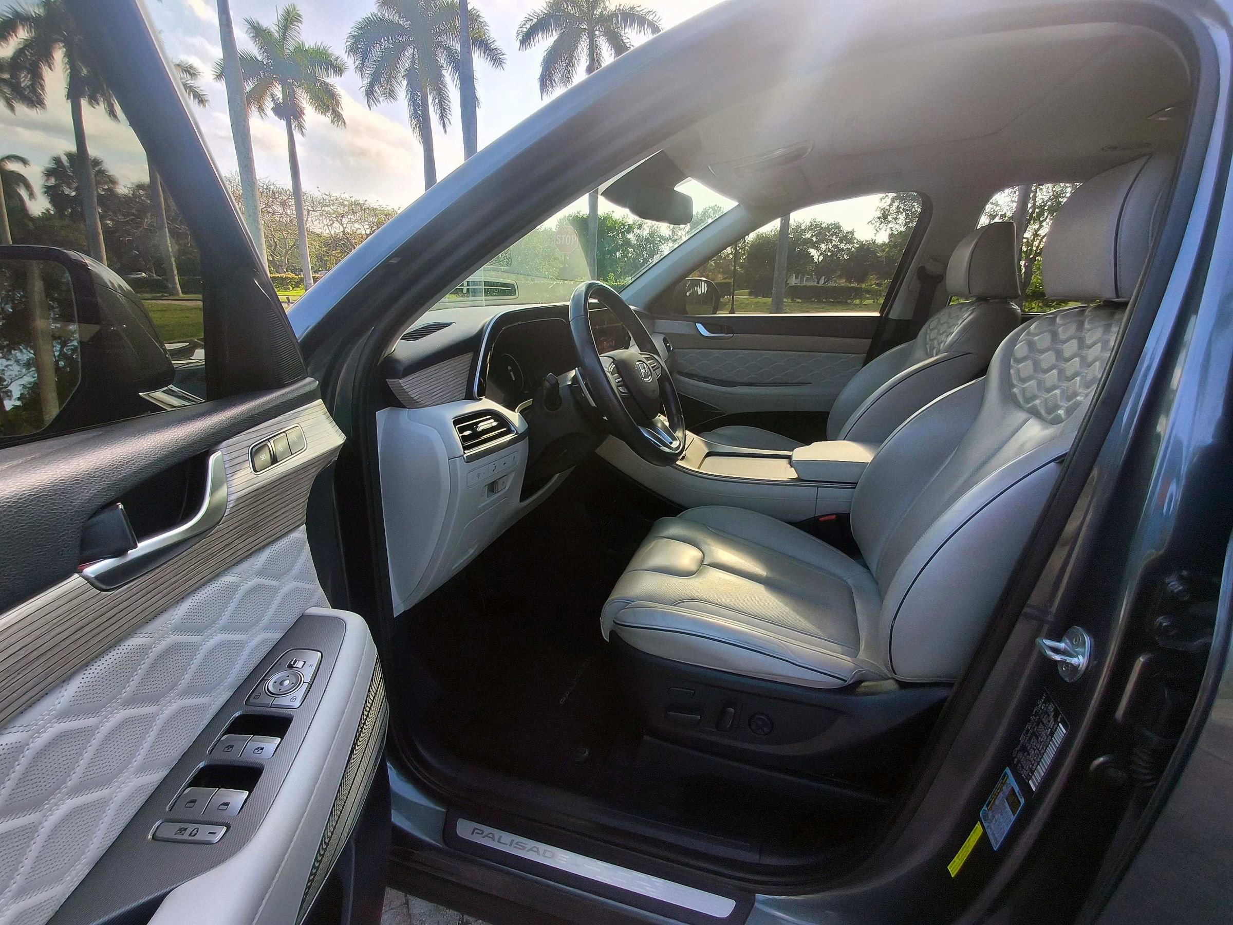 Used 2022 Hyundai Palisade Calligraphy w/ Cargo Package FWD image 6