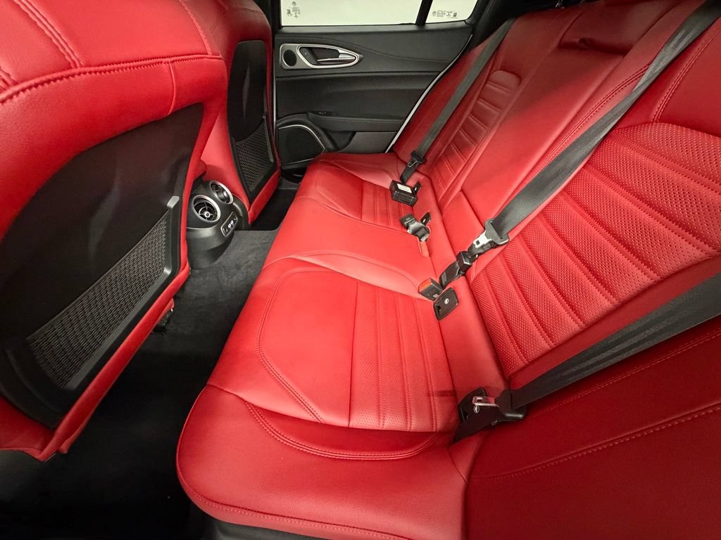 Used 2023 Alfa Romeo Giulia Veloce RWD image 41