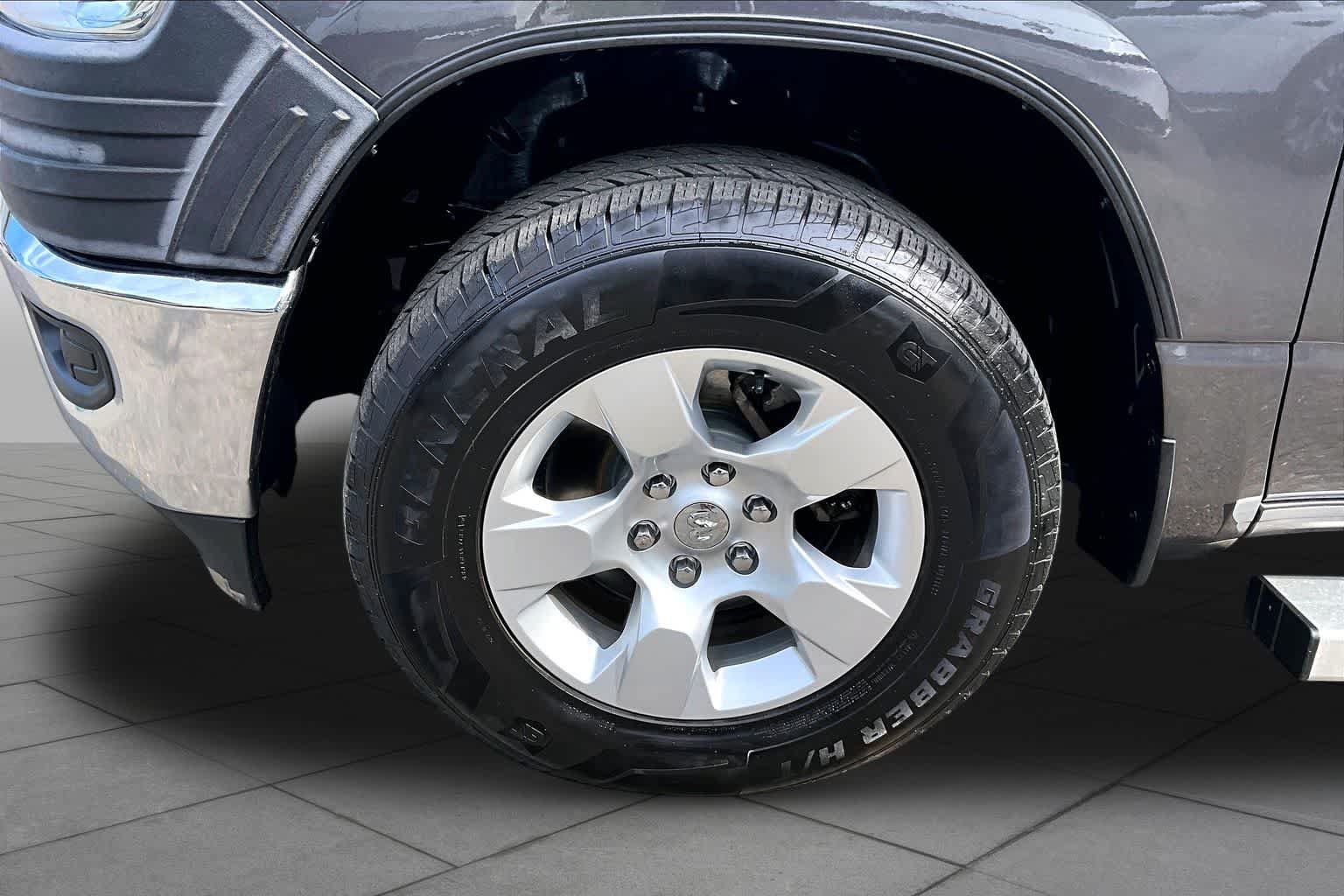 Used 2020 RAM 1500 Big Horn AWD/4WD image 11