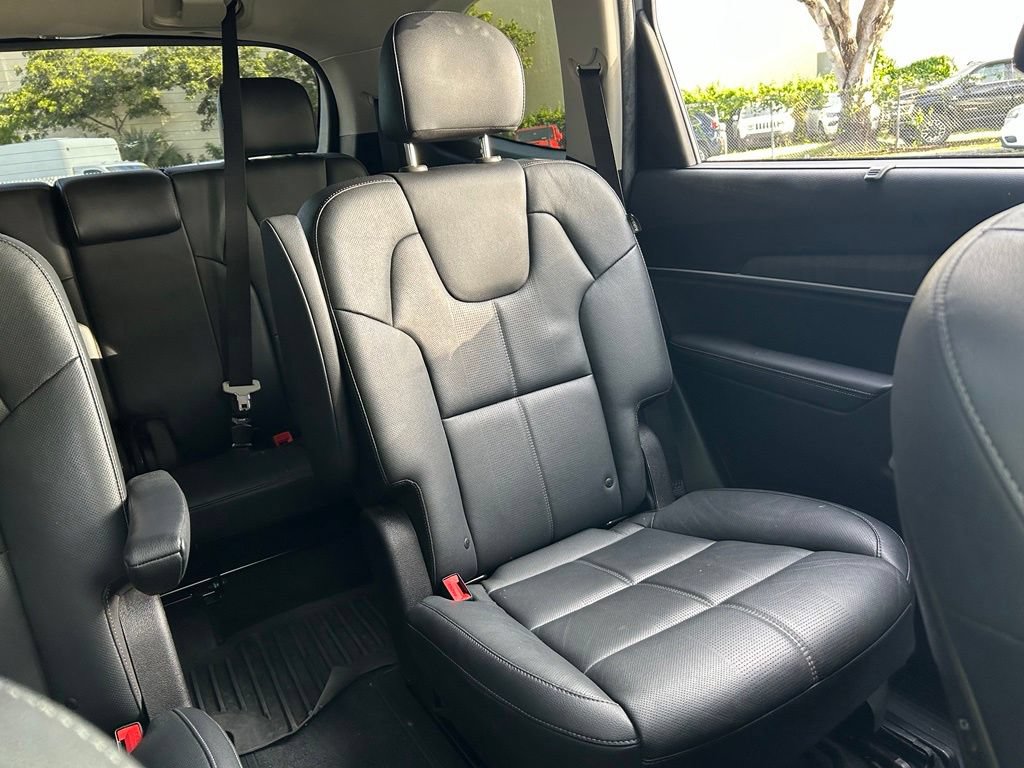Used 2023 Kia Telluride EX w/ EX Captain's Chair Package FWD image 15