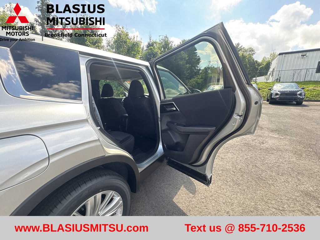 Used 2025 Mitsubishi Outlander ES AWD/4WD image 33