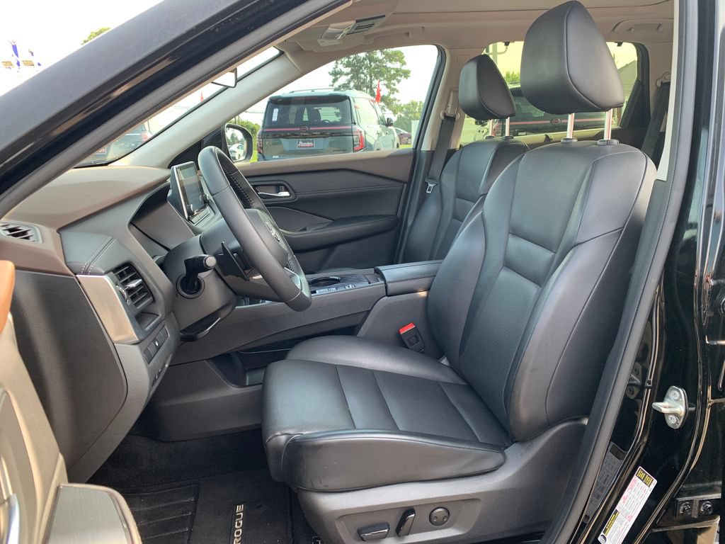 Used 2023 Nissan Rogue SV w/ SV Premium B Package FWD image 23