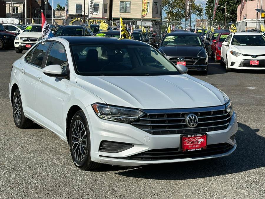 Used 2019 Volkswagen Jetta SE w/ Cold Weather Package FWD image 3