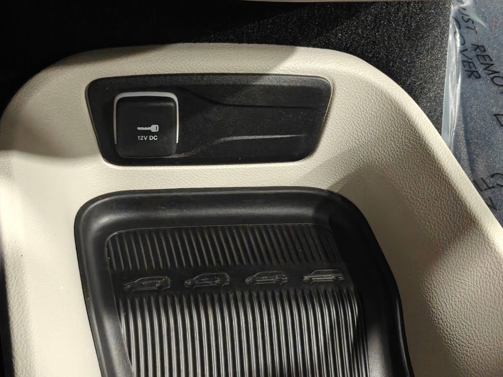 Used 2024 Chrysler Pacifica Touring-L image 52