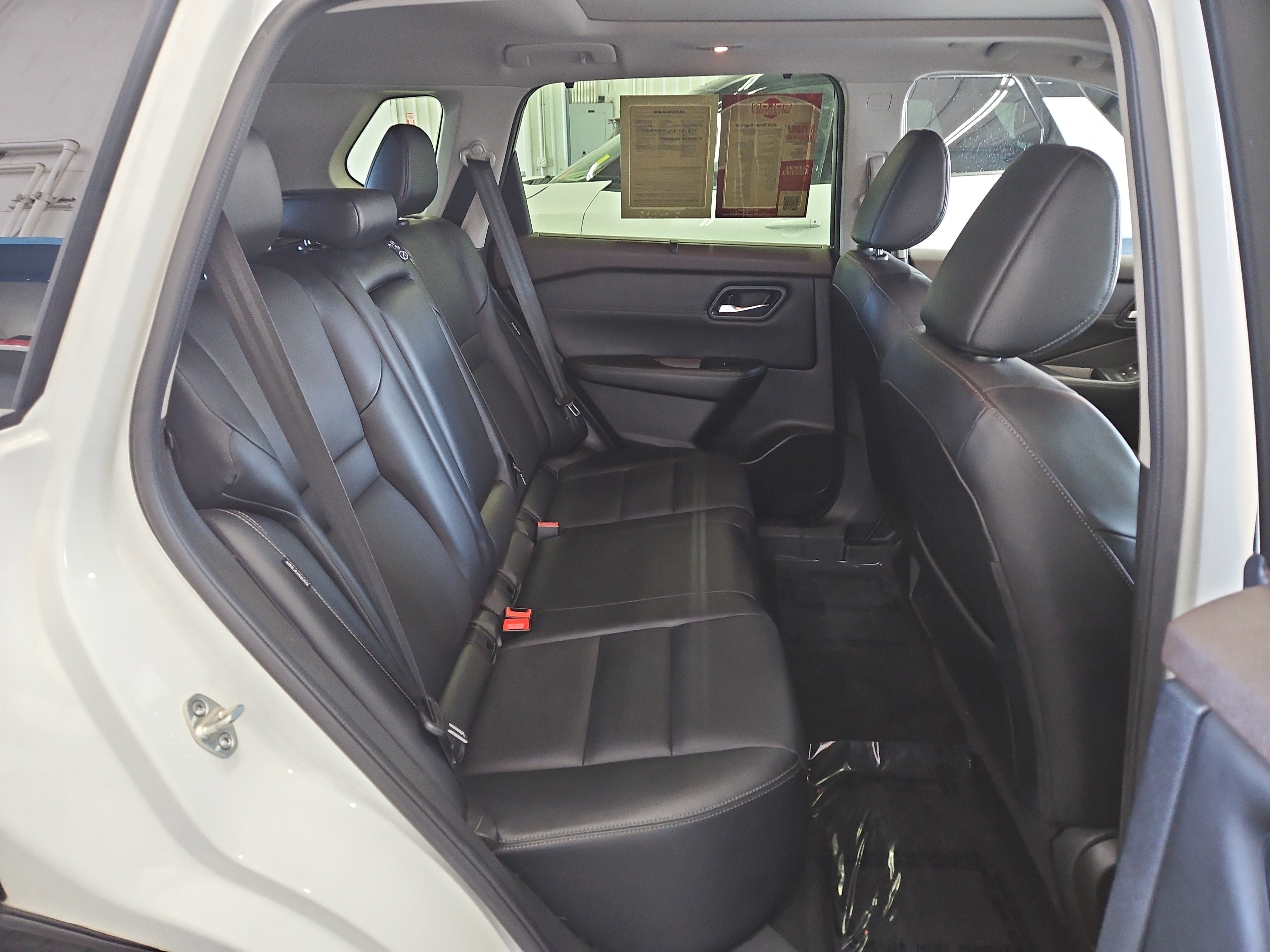Used 2023 Nissan Rogue SV w/ SV Premium B Package image 10