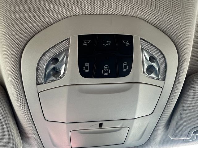 Used 2024 Chrysler Pacifica Touring-L image 30