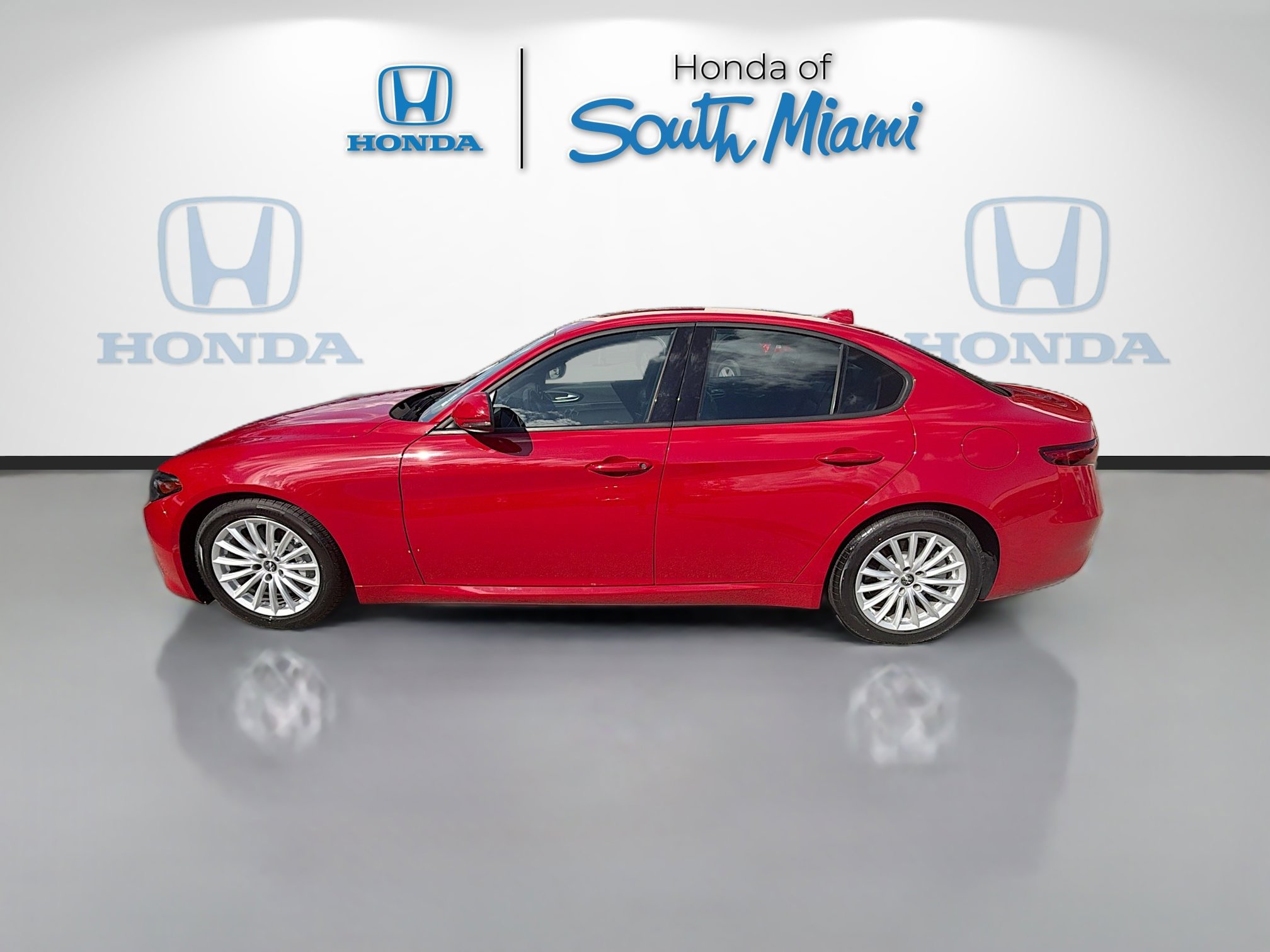 Used 2023 Alfa Romeo Giulia Sprint image 4