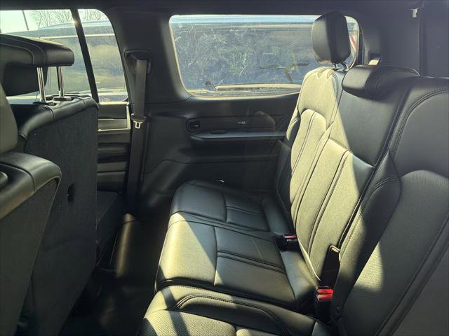 Certified 2025 Jeep Wagoneer 4WD image 8