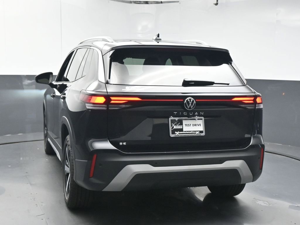 Used 2025 Volkswagen Tiguan SE FWD image 6