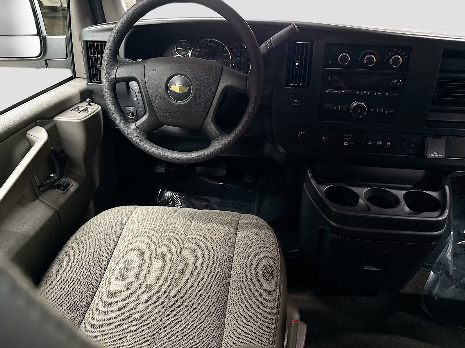 Used 2025 Chevrolet Express 3500 LT w/ LT Preferred Equipment Group RWD image 23