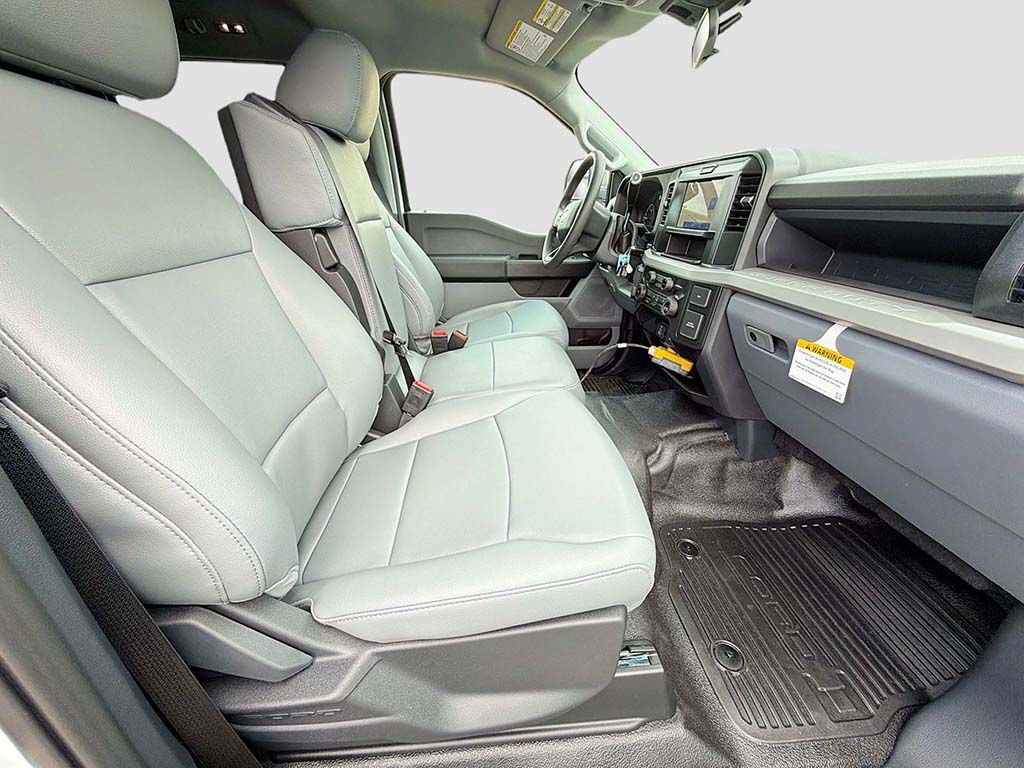New 2026 Ford F550 4x4 Crew Cab image 18
