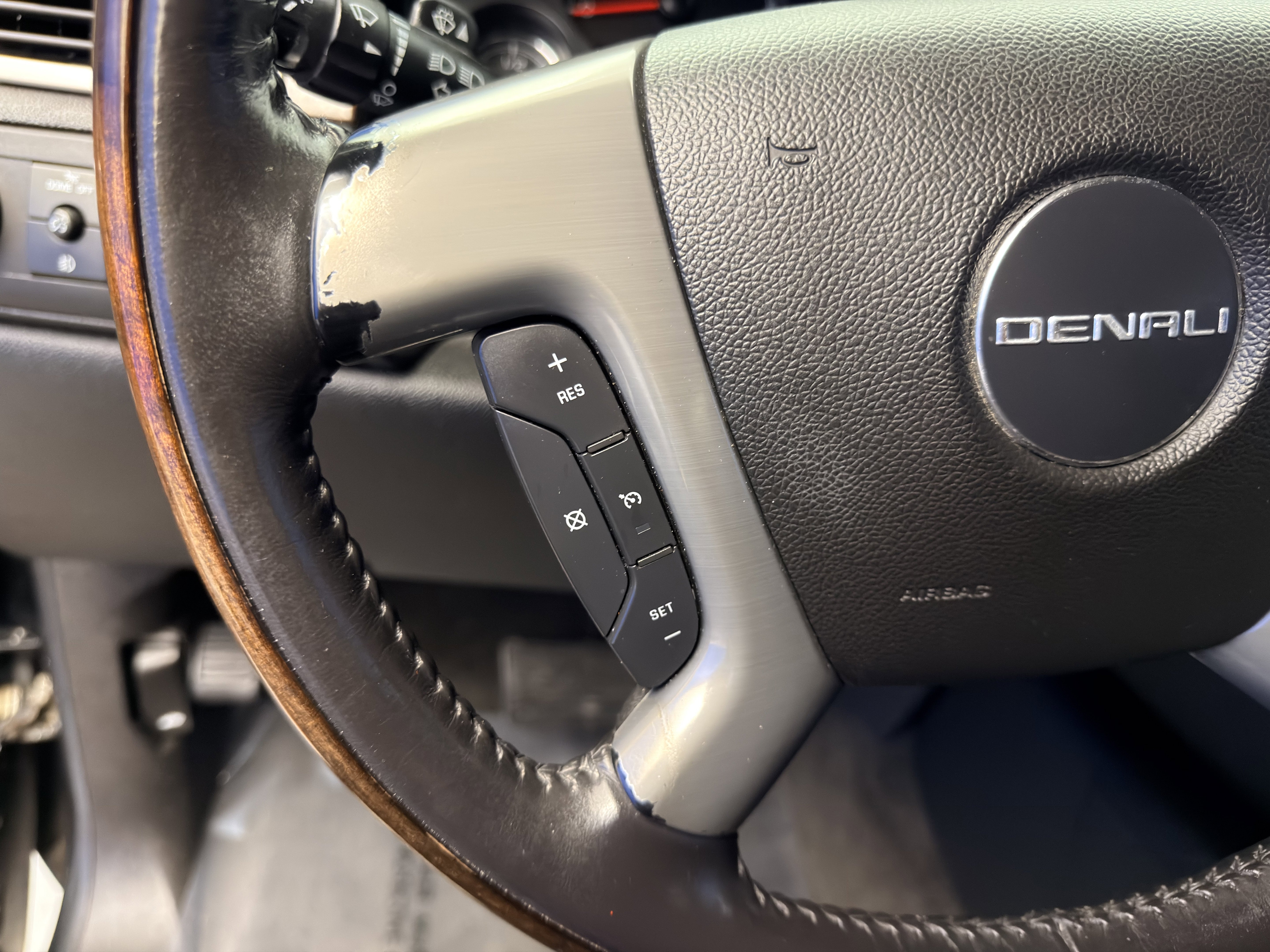 Used 2008 GMC Yukon Denali image 16