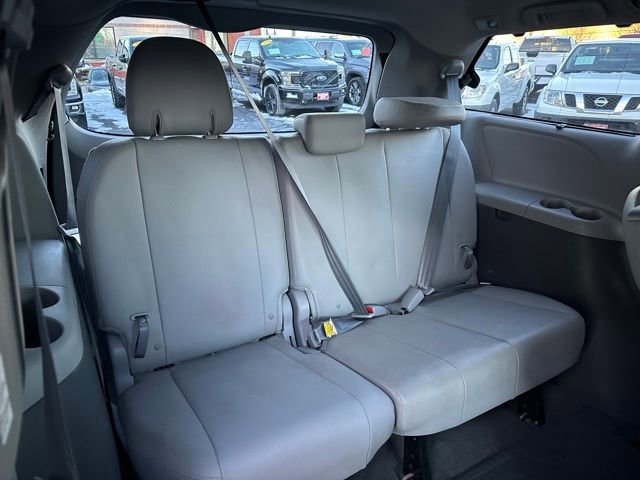 Used 2015 Toyota Sienna XLE image 28
