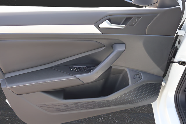 Certified 2025 Volkswagen Jetta S FWD image 10