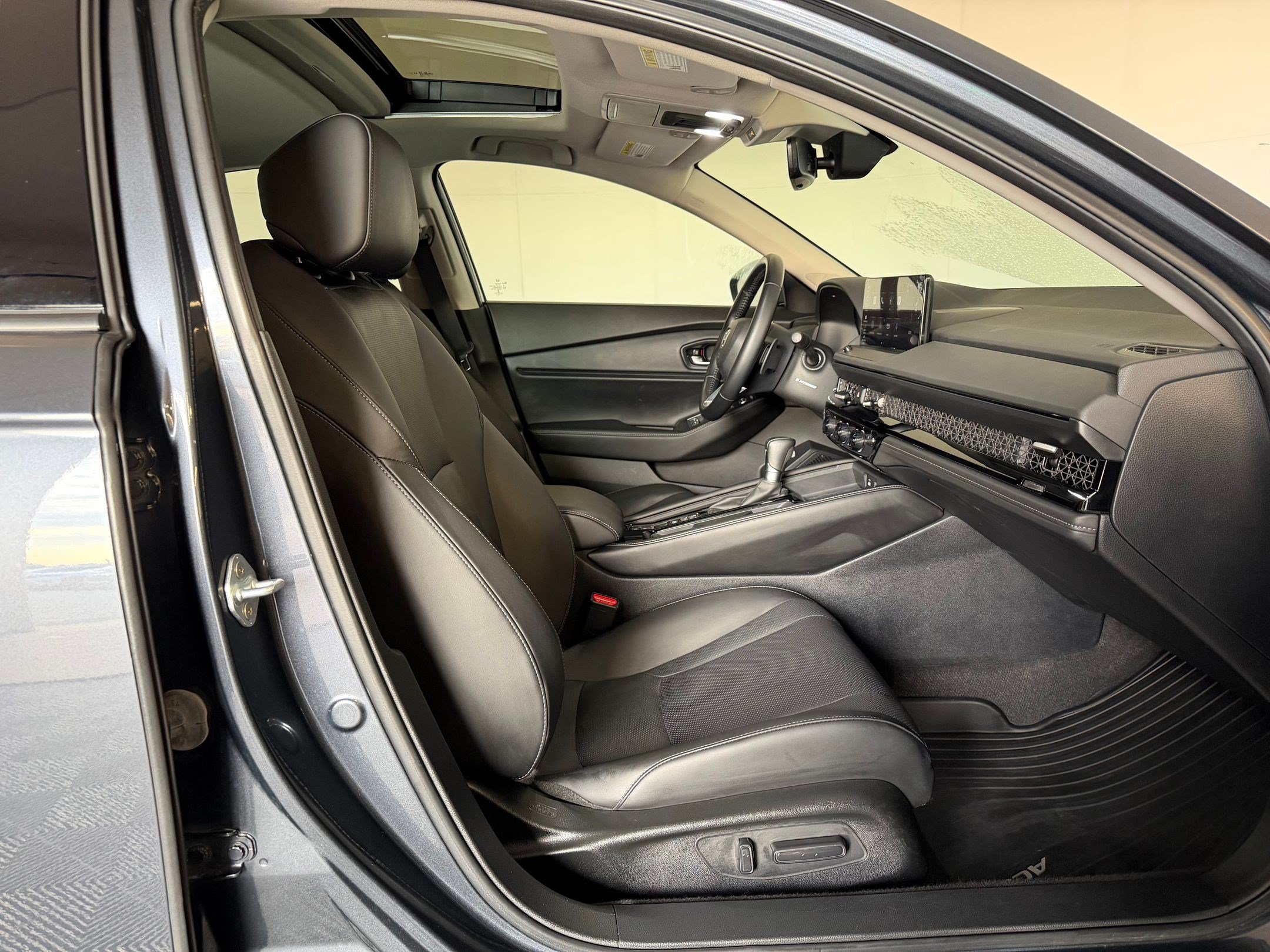 Used 2023 Honda Accord Touring image 28
