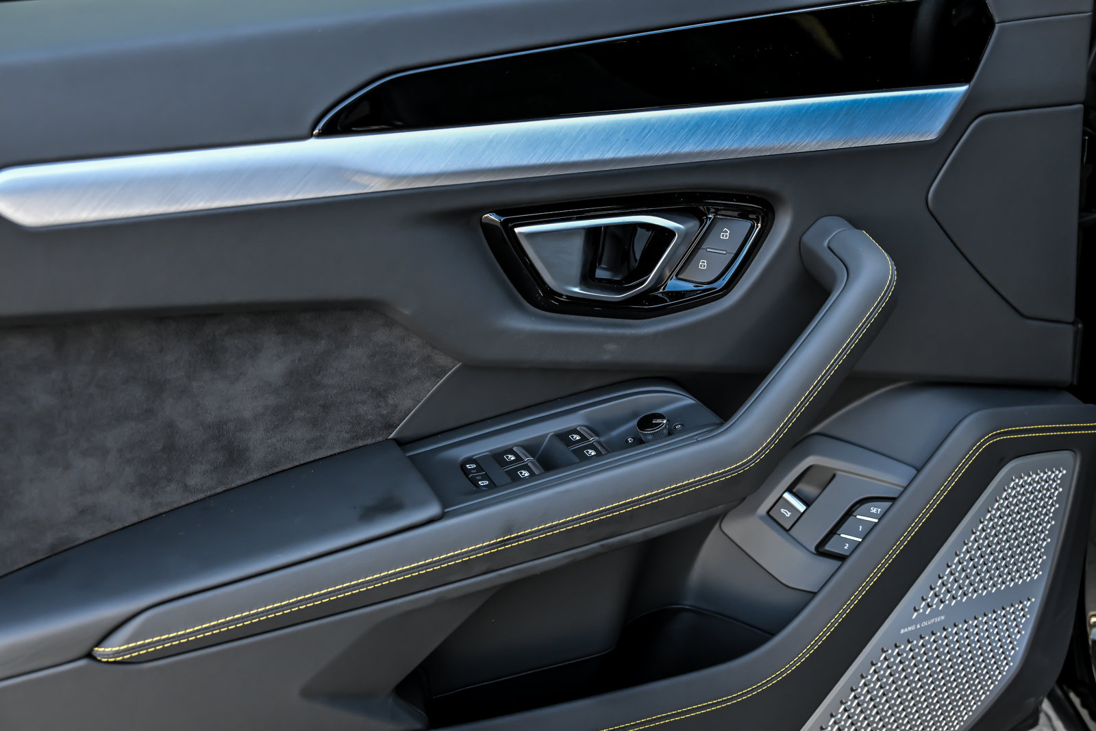 Used 2024 Lamborghini Urus S AWD/4WD image 15