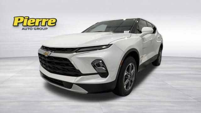Used 2025 Chevrolet Blazer LT image 1