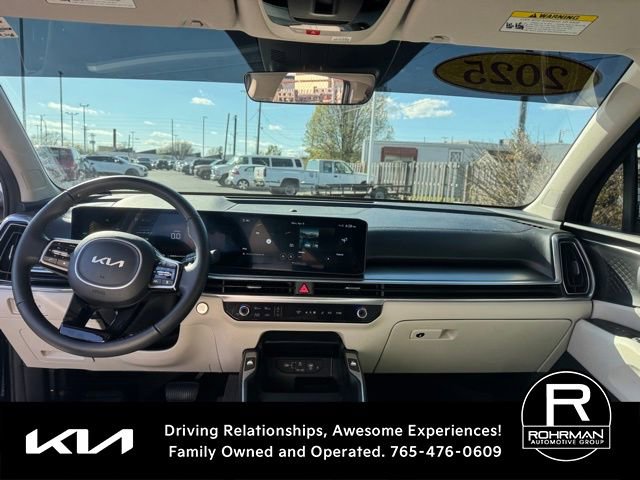 Used 2025 Kia Sorento EX w/ EX Panoramic Sunroof Package image 10
