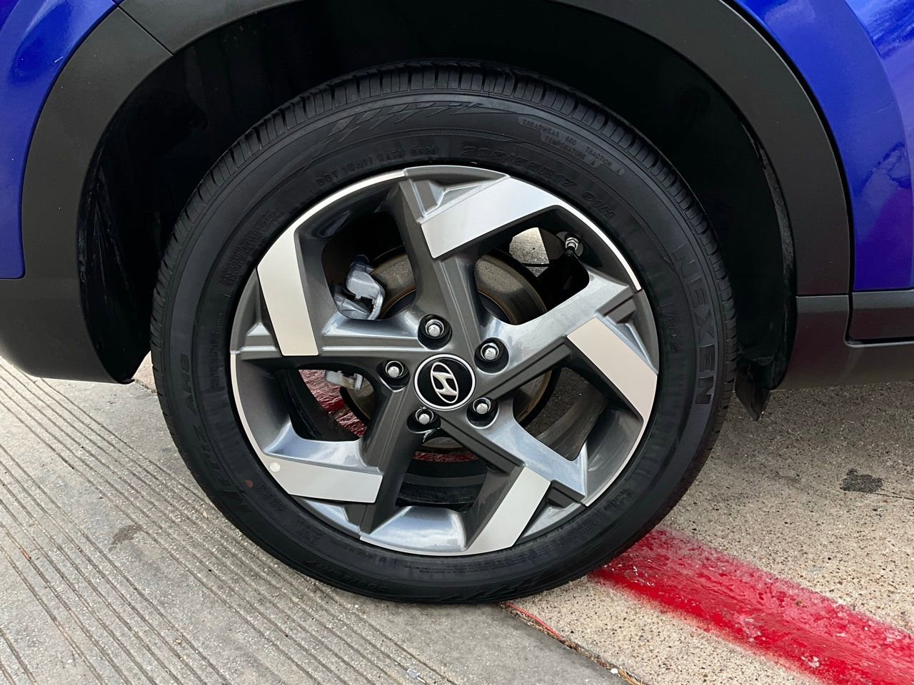 Used 2025 Hyundai Venue SEL image 9